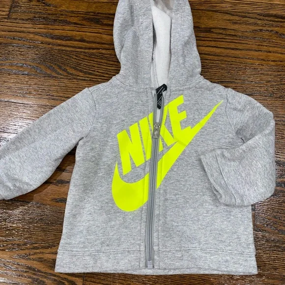 Nike sweatsuit - Picture 3 of 5